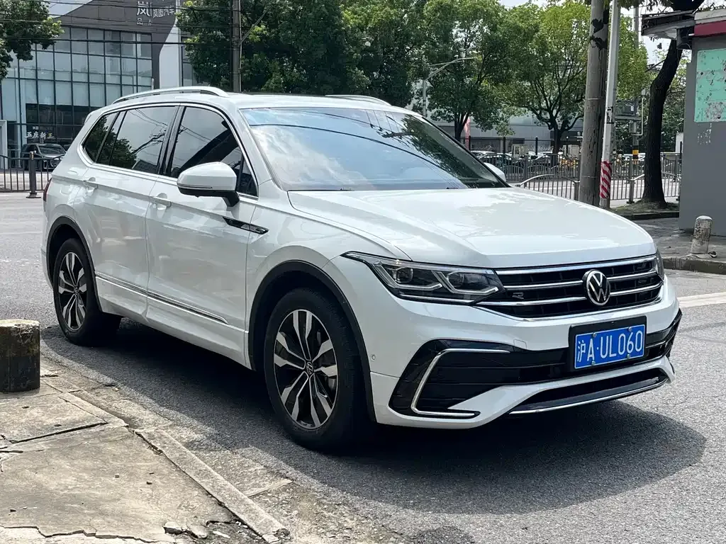 Volkswagen Tiguan L — фото 10
