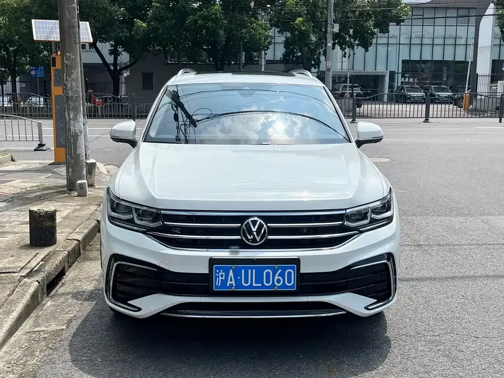 Volkswagen Tiguan L — фото 6