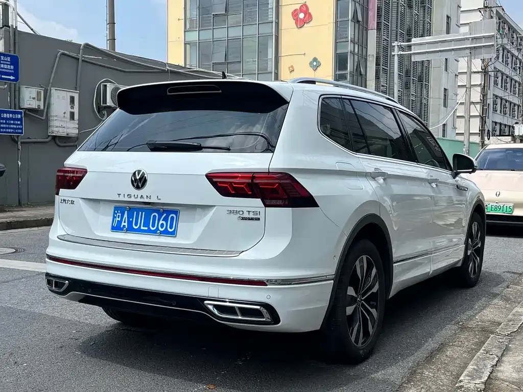 Volkswagen Tiguan L — фото 2