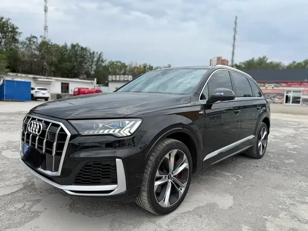 Audi Q7 — фото 1