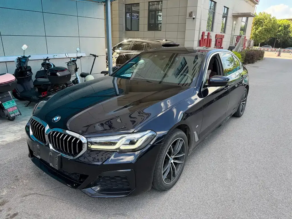 BMW 5 Series — фото 1
