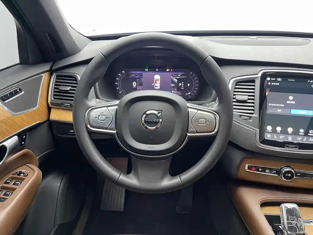 Volvo XC90 — фото 6