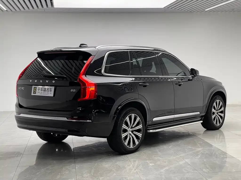 Volvo XC90 — фото 8