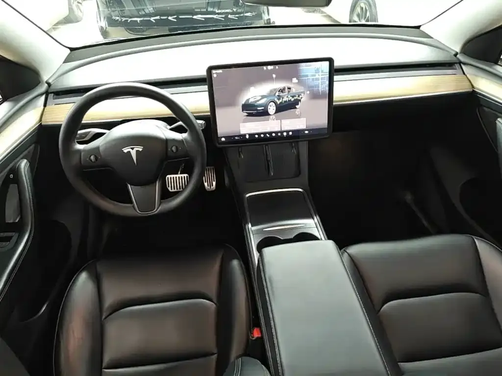 Tesla Model Y — фото 6