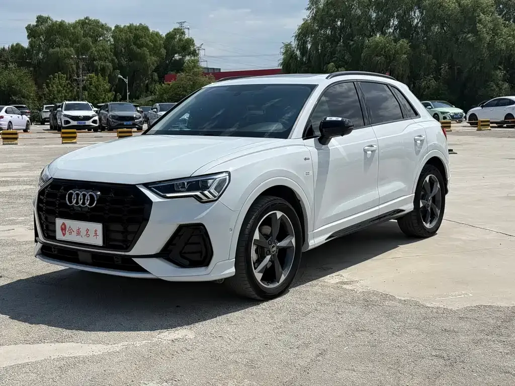 Audi Q3 — фото 1