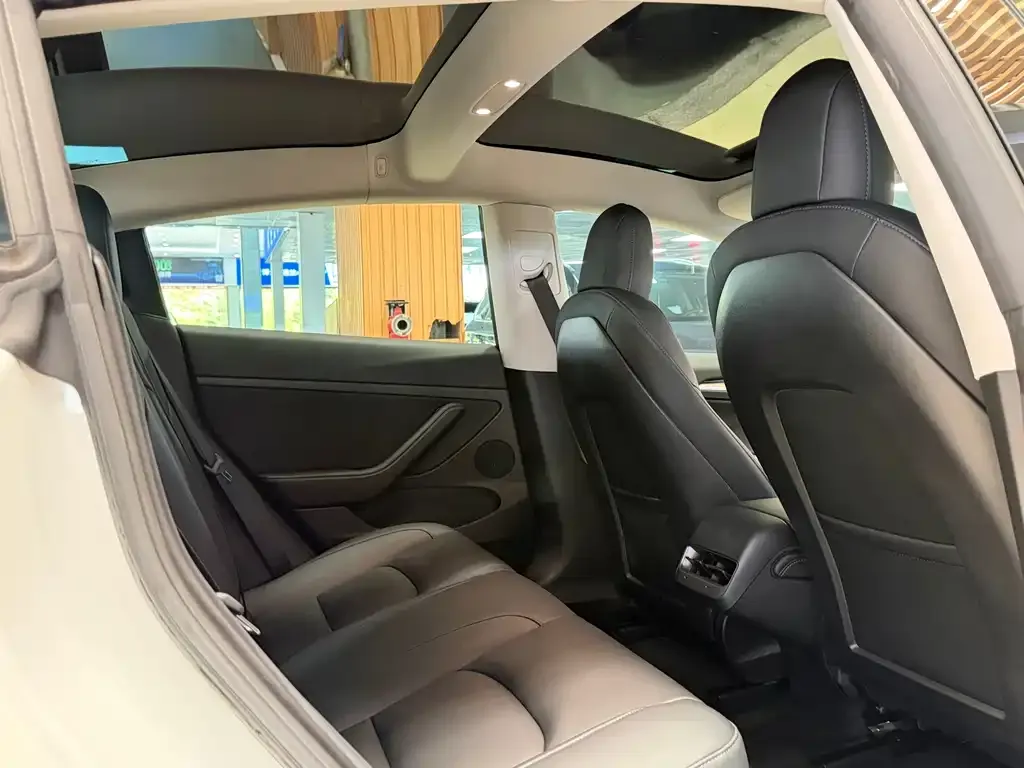 Tesla Model 3 — фото 4
