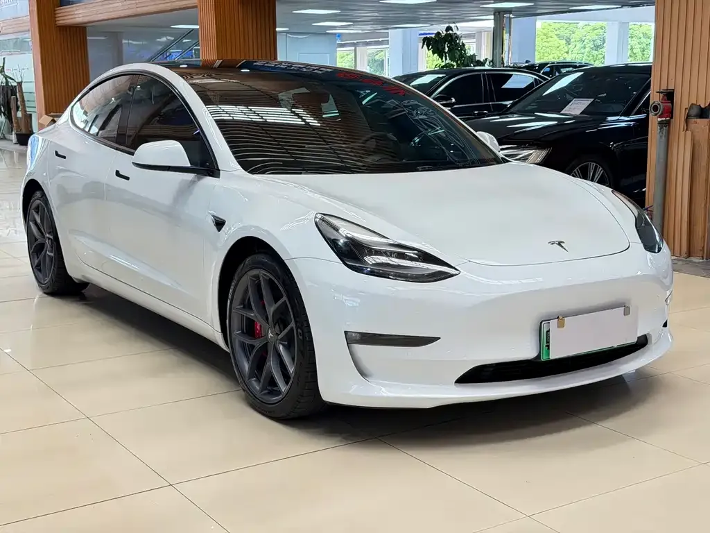 Tesla Model 3 — фото 7