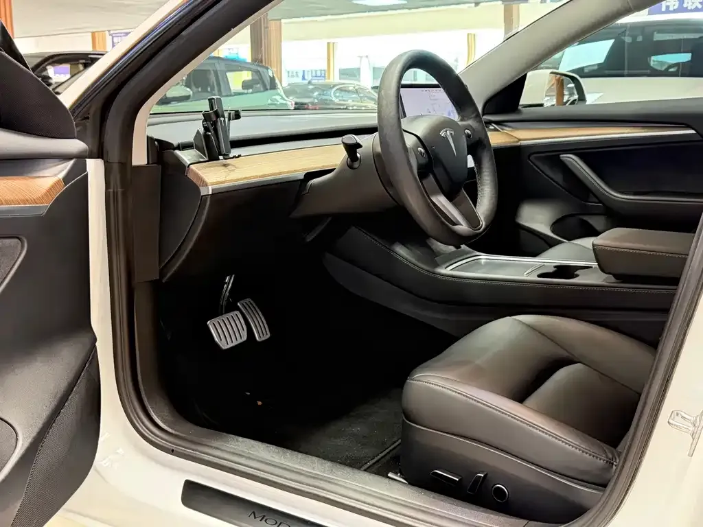 Tesla Model 3 — фото 3