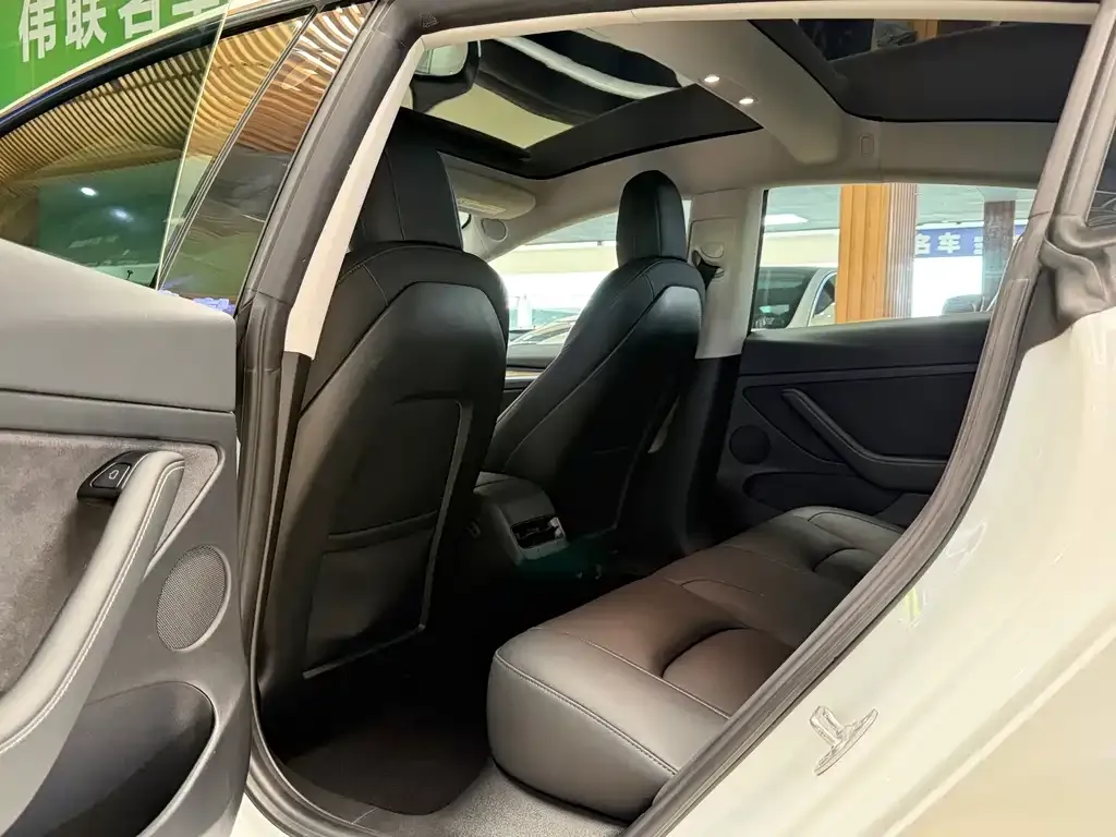 Tesla Model 3 — фото 10