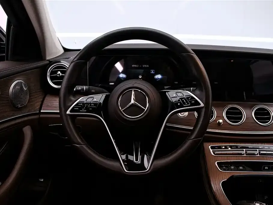 Mercedes-Benz E-Class — фото 3