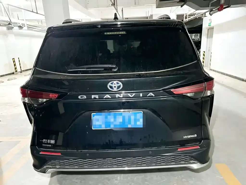 Toyota Granvia — фото 3