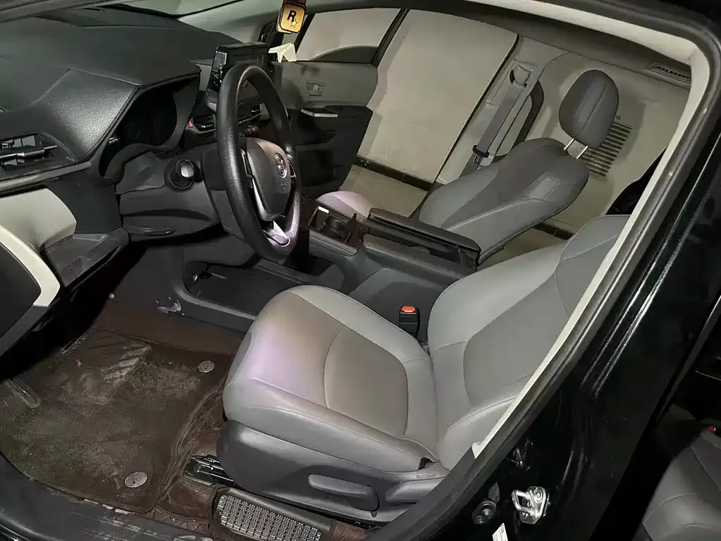 Toyota Granvia — фото 2