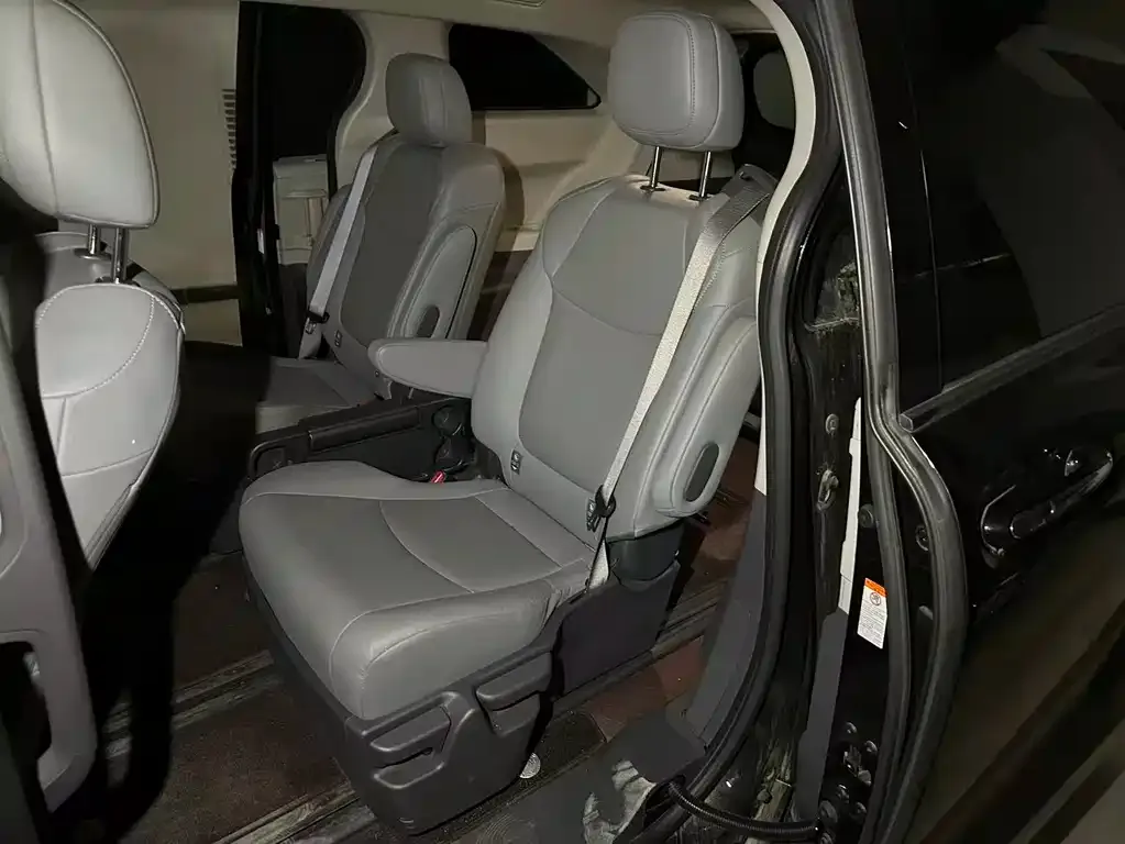 Toyota Granvia — фото 5