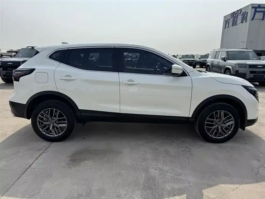 Nissan Qashqai — фото 5