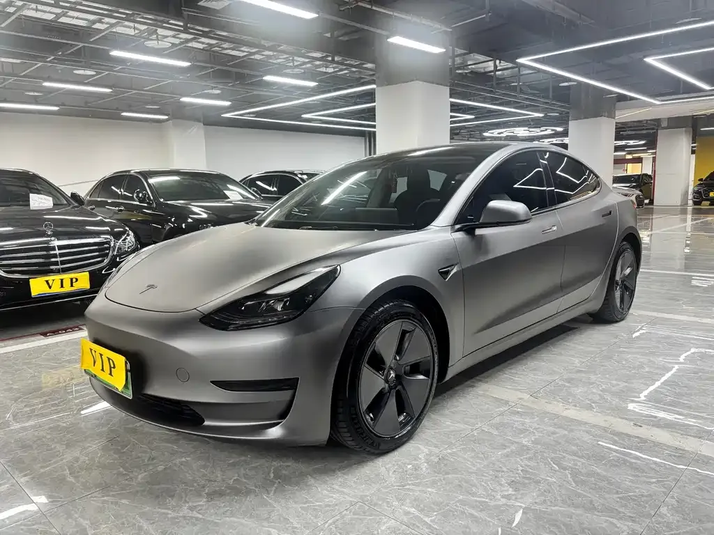 Tesla Model 3 — фото 1