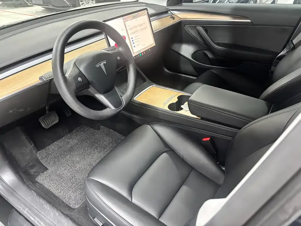 Tesla Model 3 — фото 9