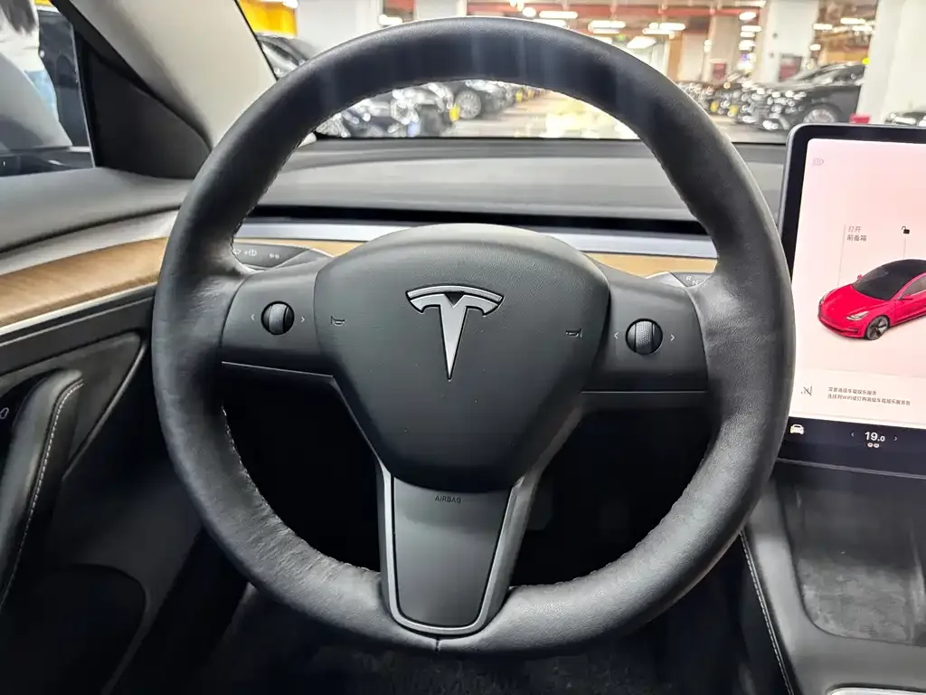 Tesla Model 3 — фото 5