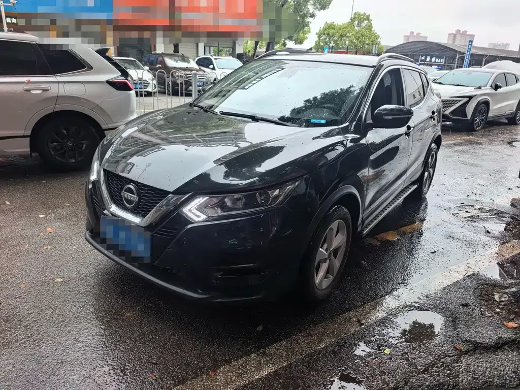 Nissan Qashqai — фото 1