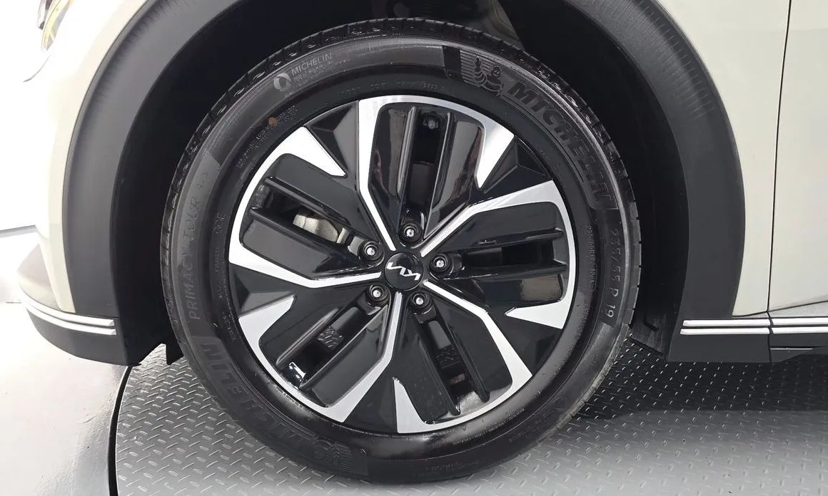 Kia EV6 — фото 9