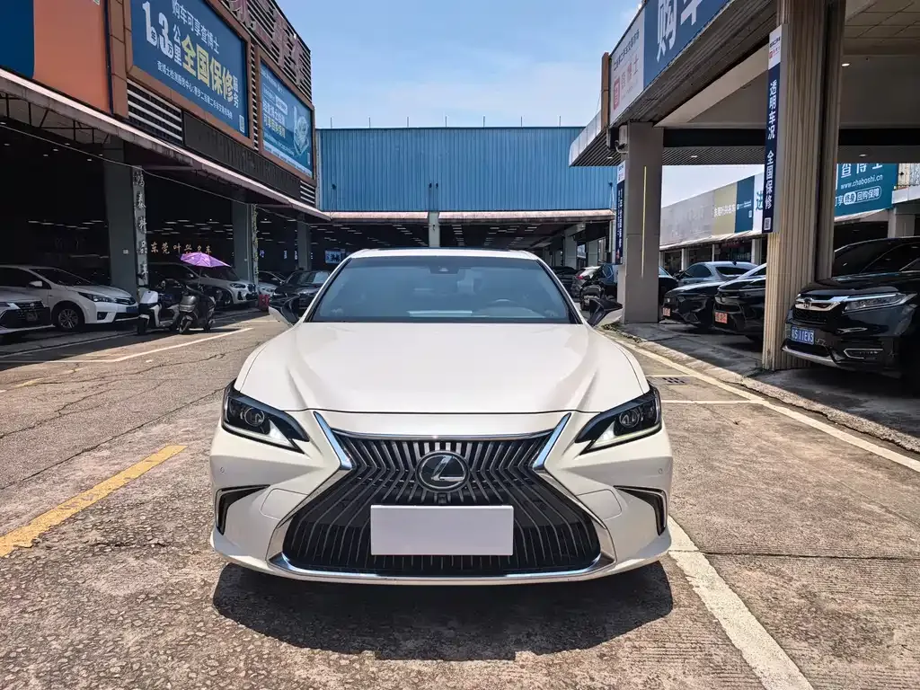 Lexus ES — фото 9