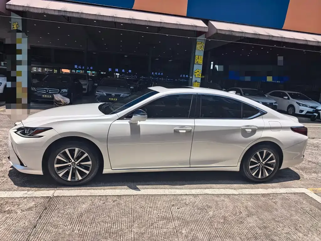 Lexus ES — фото 8