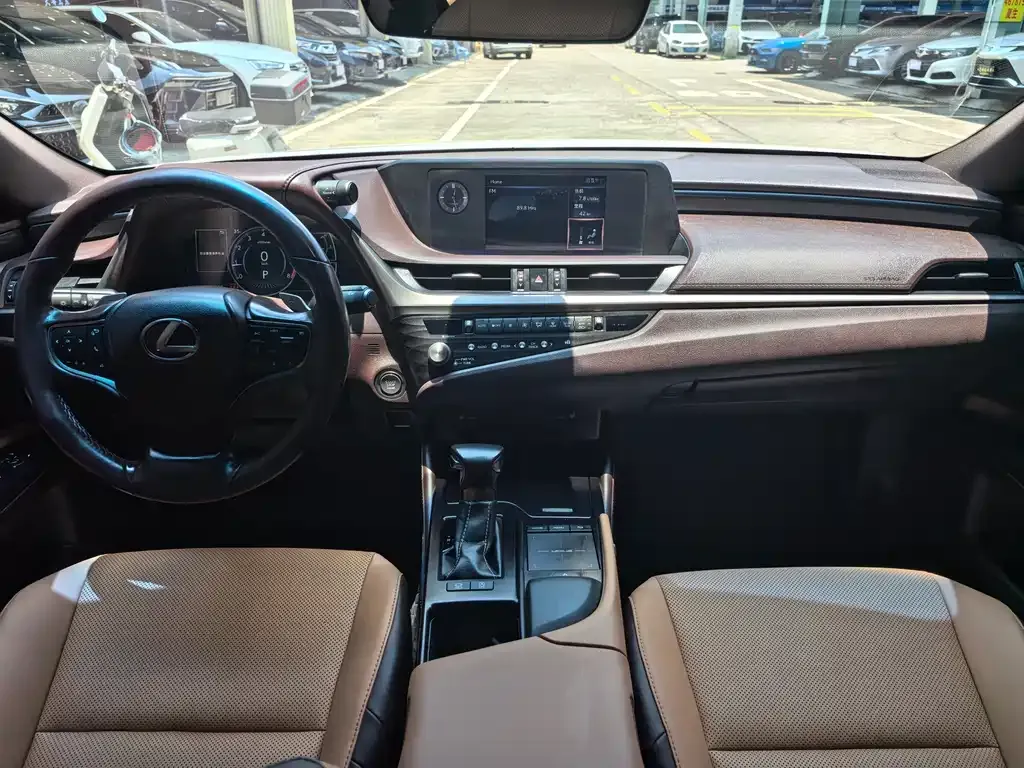 Lexus ES — фото 10