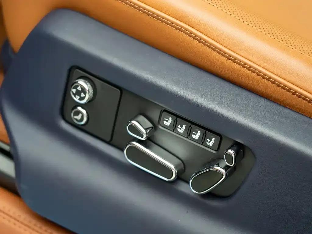Bentley Bentayga — фото 10