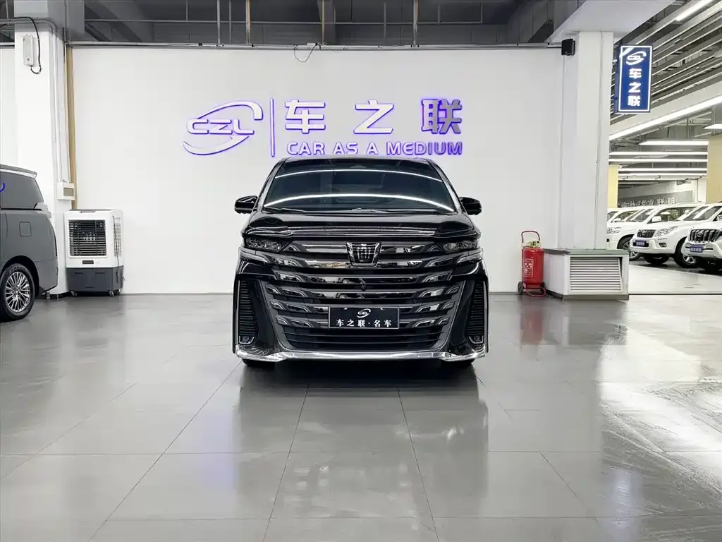 Toyota Vellfire — фото 4