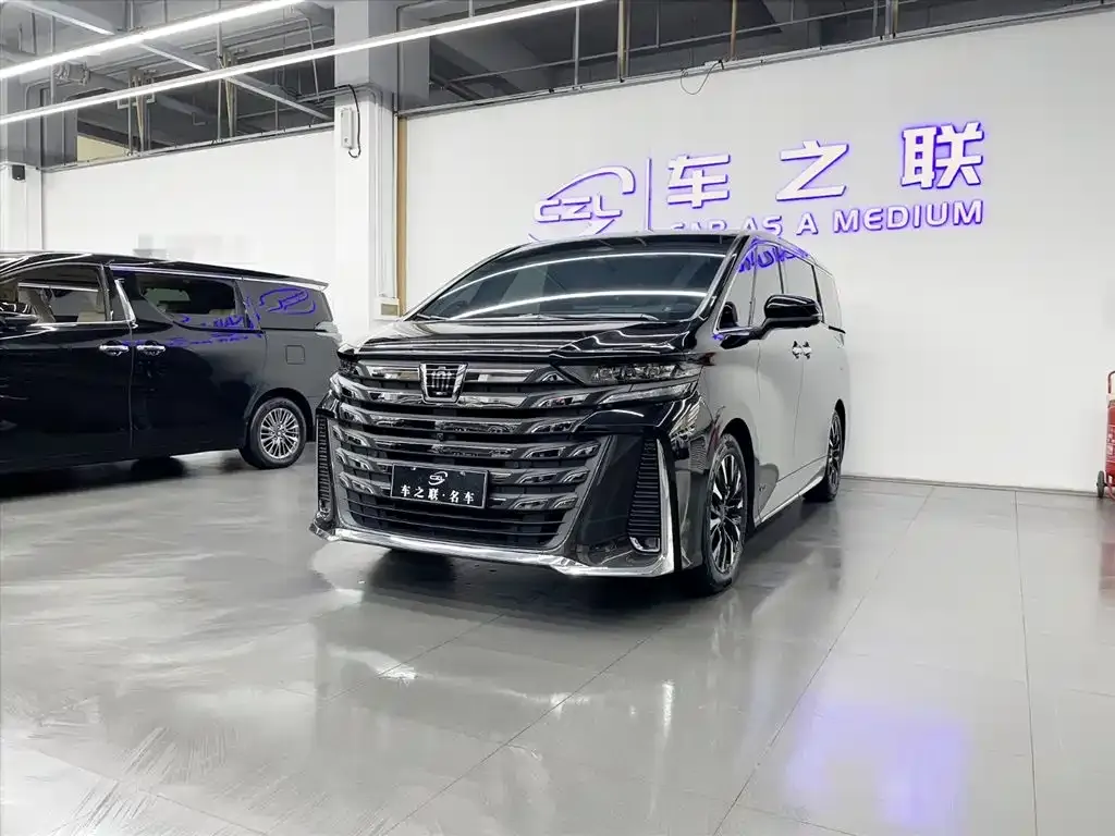 Toyota Vellfire — фото 3