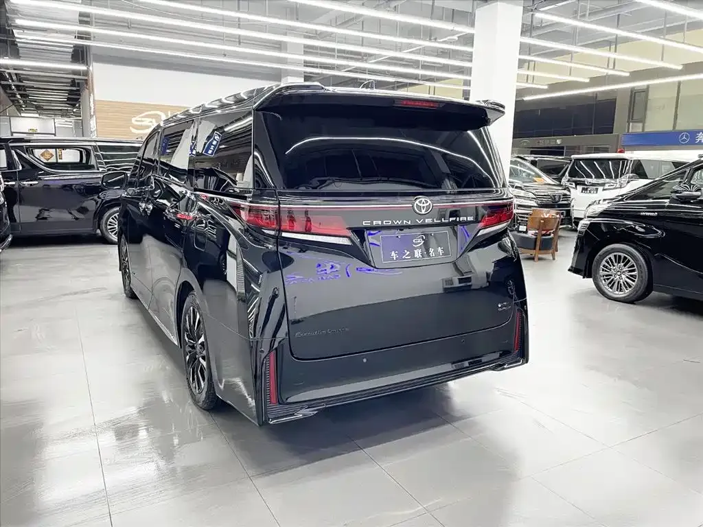 Toyota Vellfire — фото 8