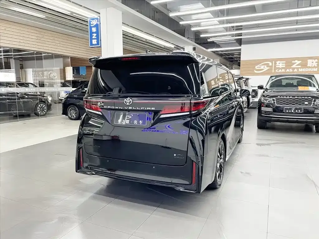 Toyota Vellfire — фото 10