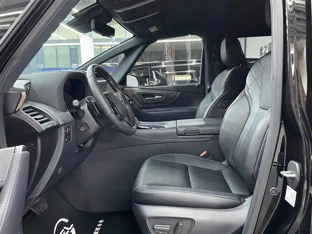 Toyota Vellfire — фото 2