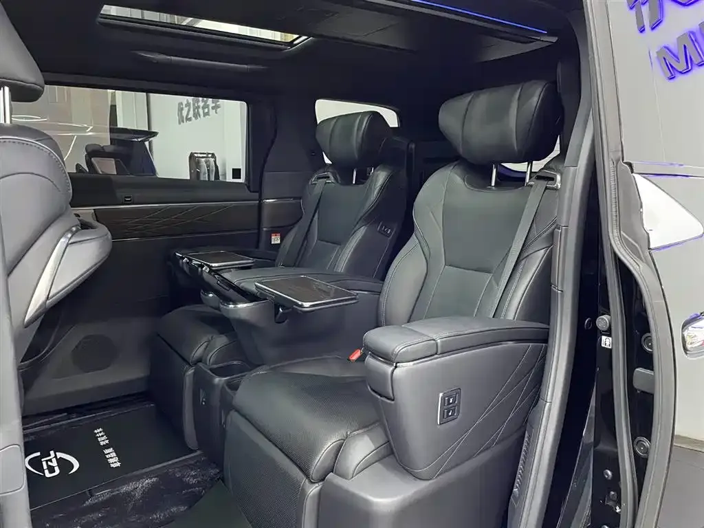 Toyota Vellfire — фото 9