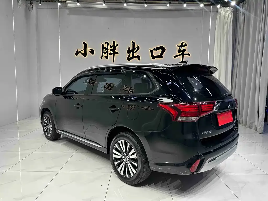 Mitsubishi Outlander — фото 7