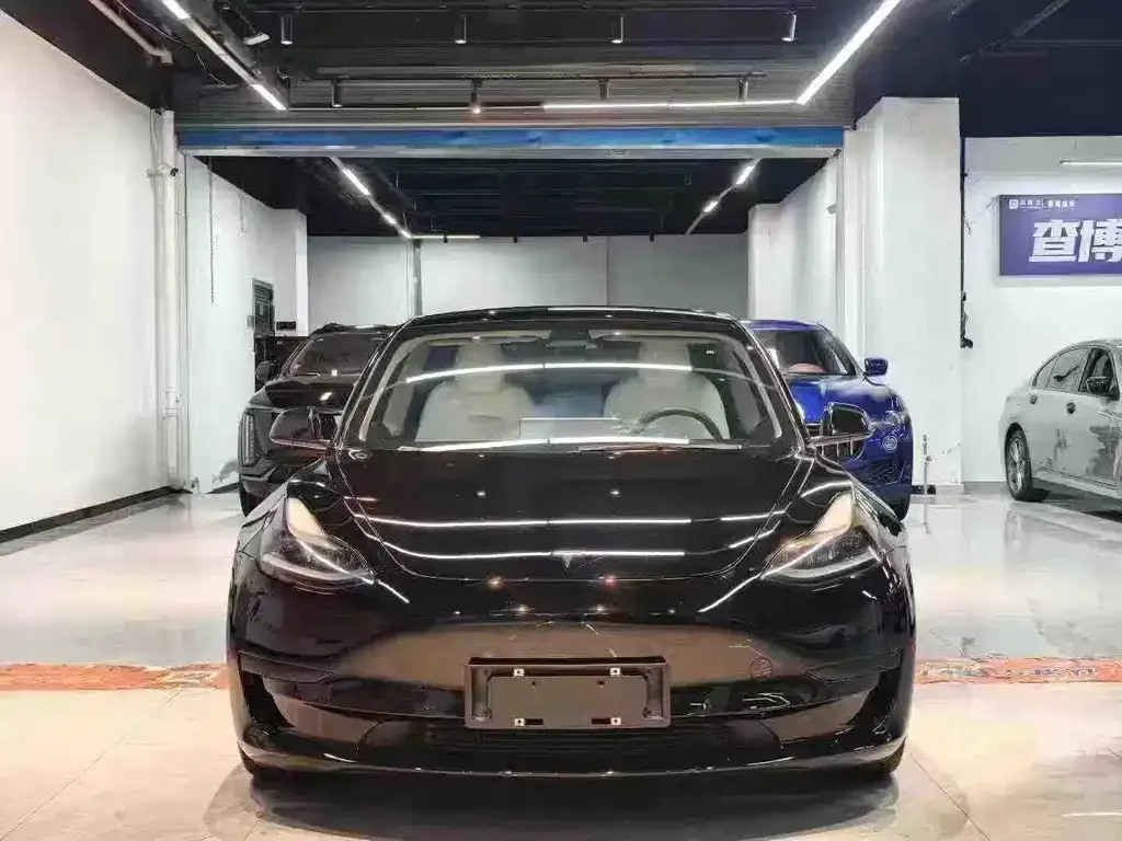 Tesla Model 3 — фото 3