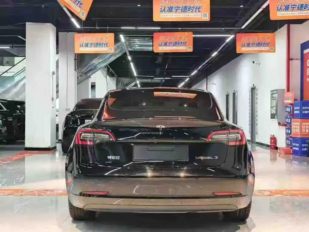 Tesla Model 3 — фото 7