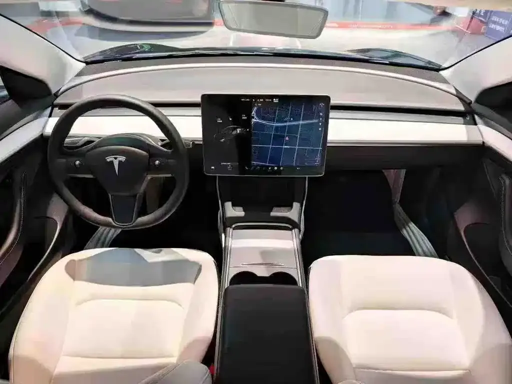 Tesla Model 3 — фото 5