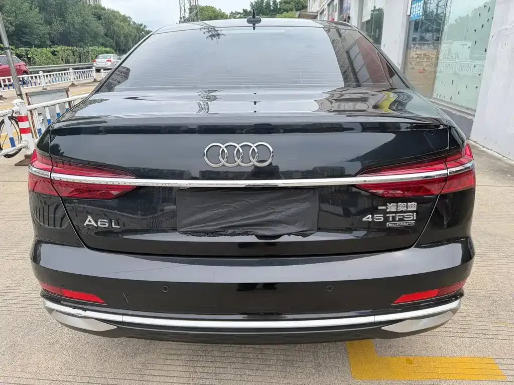 Audi A6L — фото 9