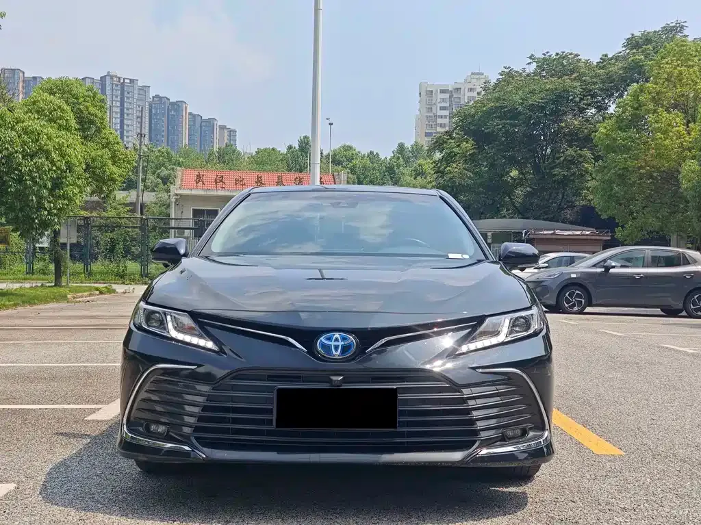 Toyota Camry — фото 5