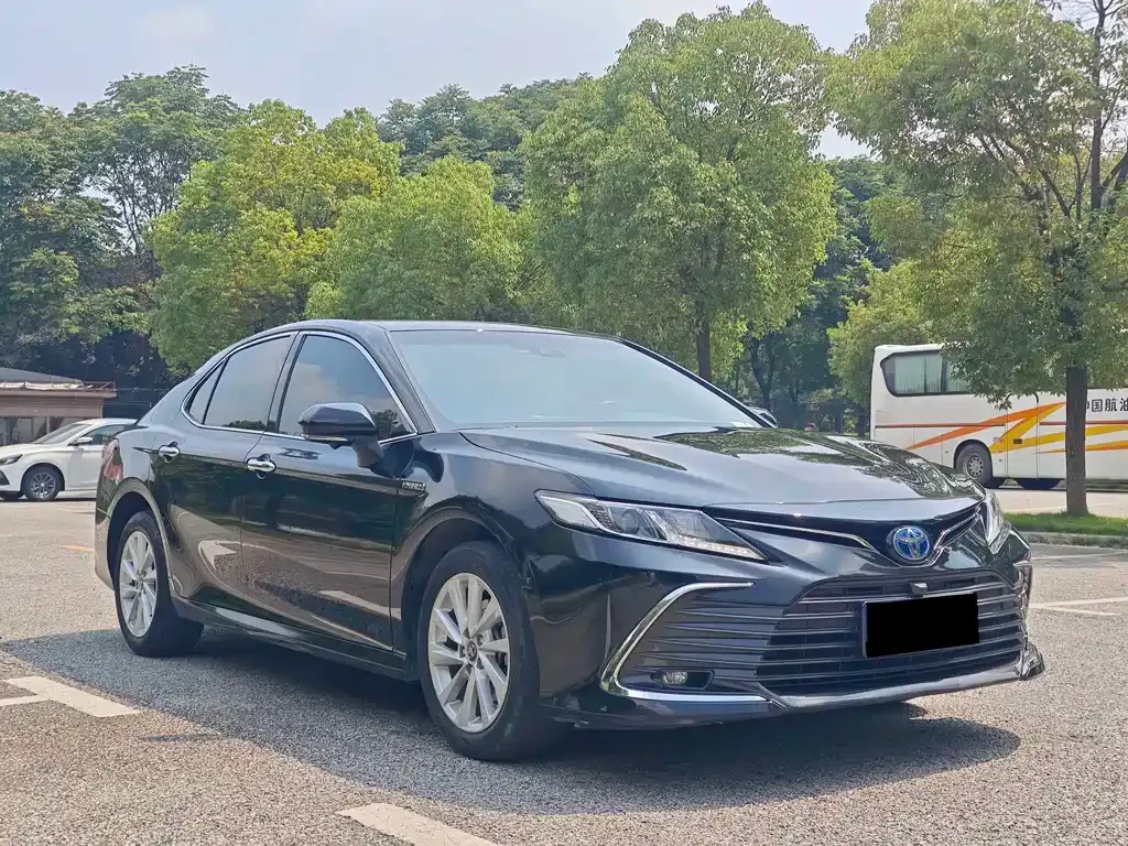Toyota Camry — фото 10