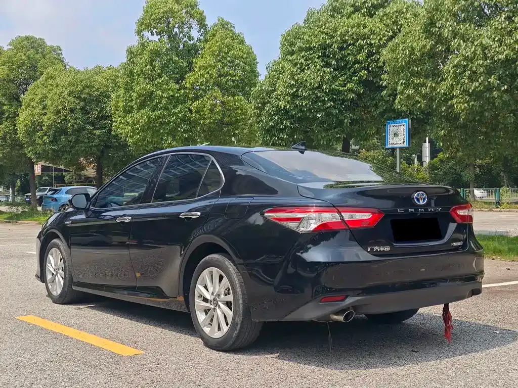Toyota Camry — фото 9