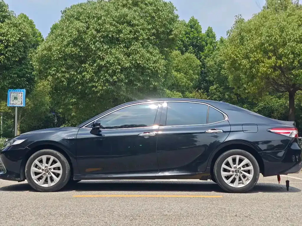 Toyota Camry — фото 7