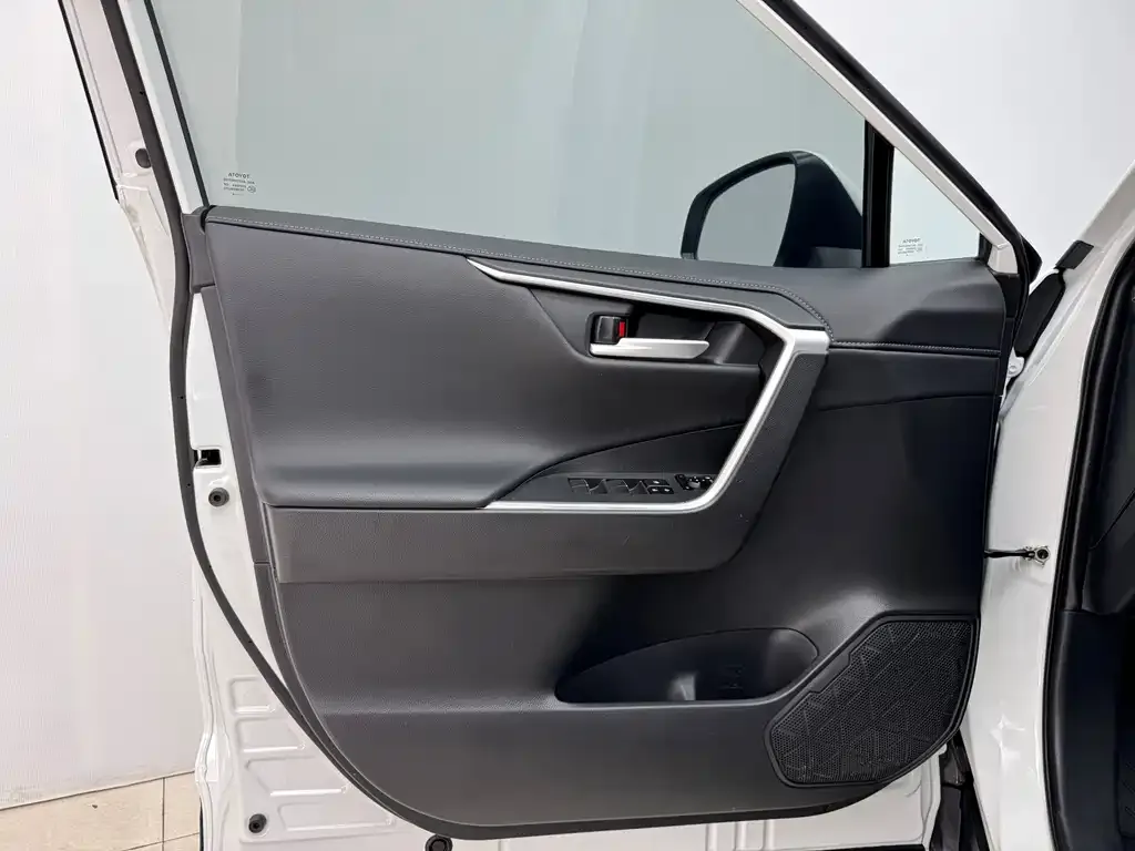 Toyota Wildlander 2024 из CN, фото 4