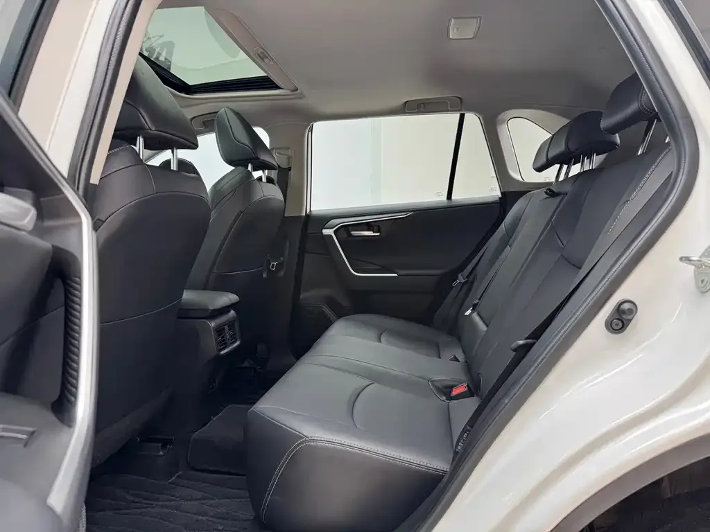 Toyota Wildlander 2024 из CN, фото 7