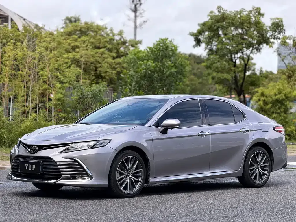 Toyota Camry — фото 10