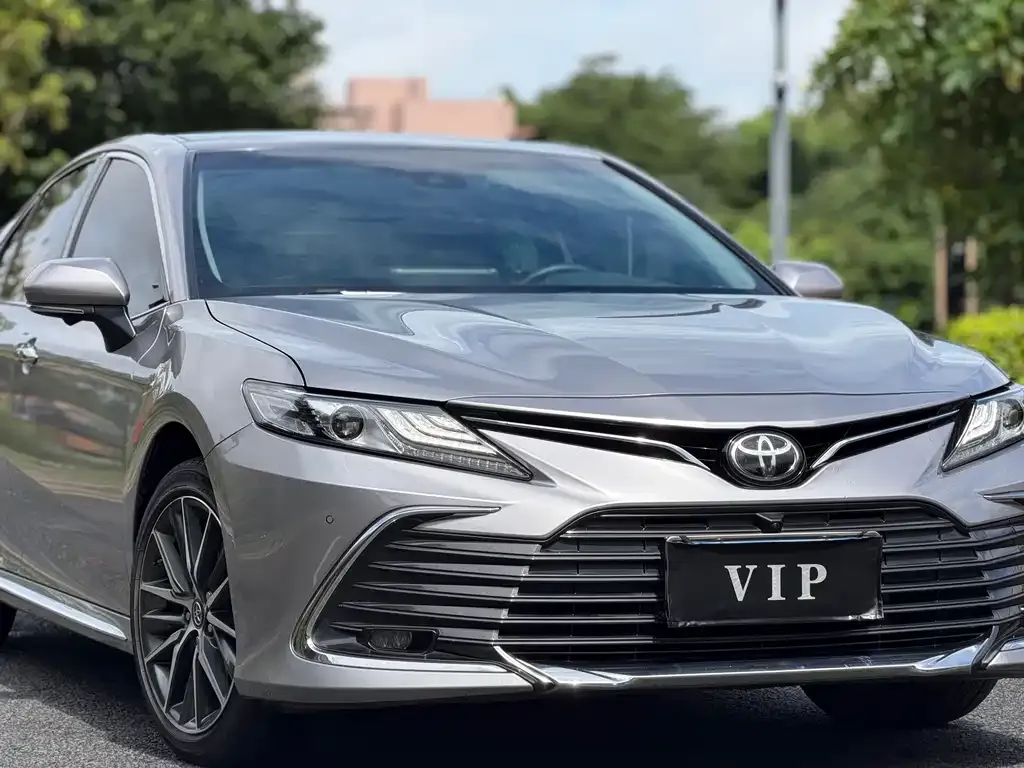 Toyota Camry — фото 5