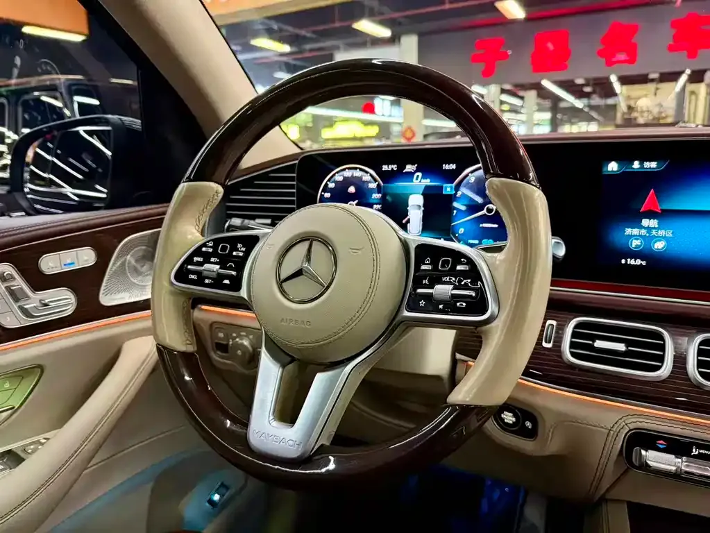 Mercedes-Benz GLS — фото 6