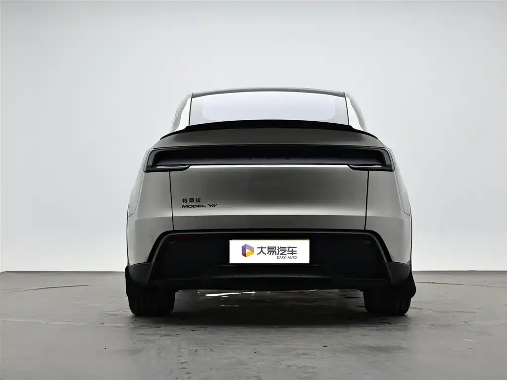 Tesla Model Y L — фото 2