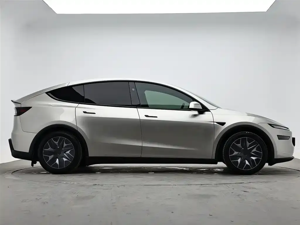 Tesla Model Y L — фото 5