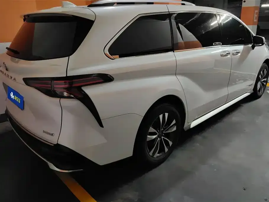 Toyota Granvia — фото 6
